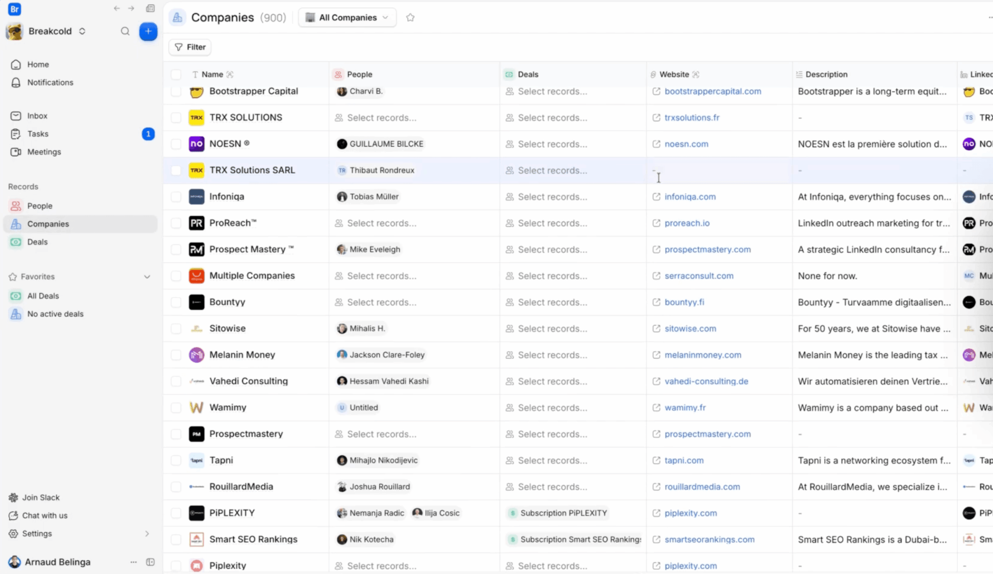 CRM do Breakcold: lista de 900 empresas com colunas Nome, Contatos, Deals, Site e Descrição