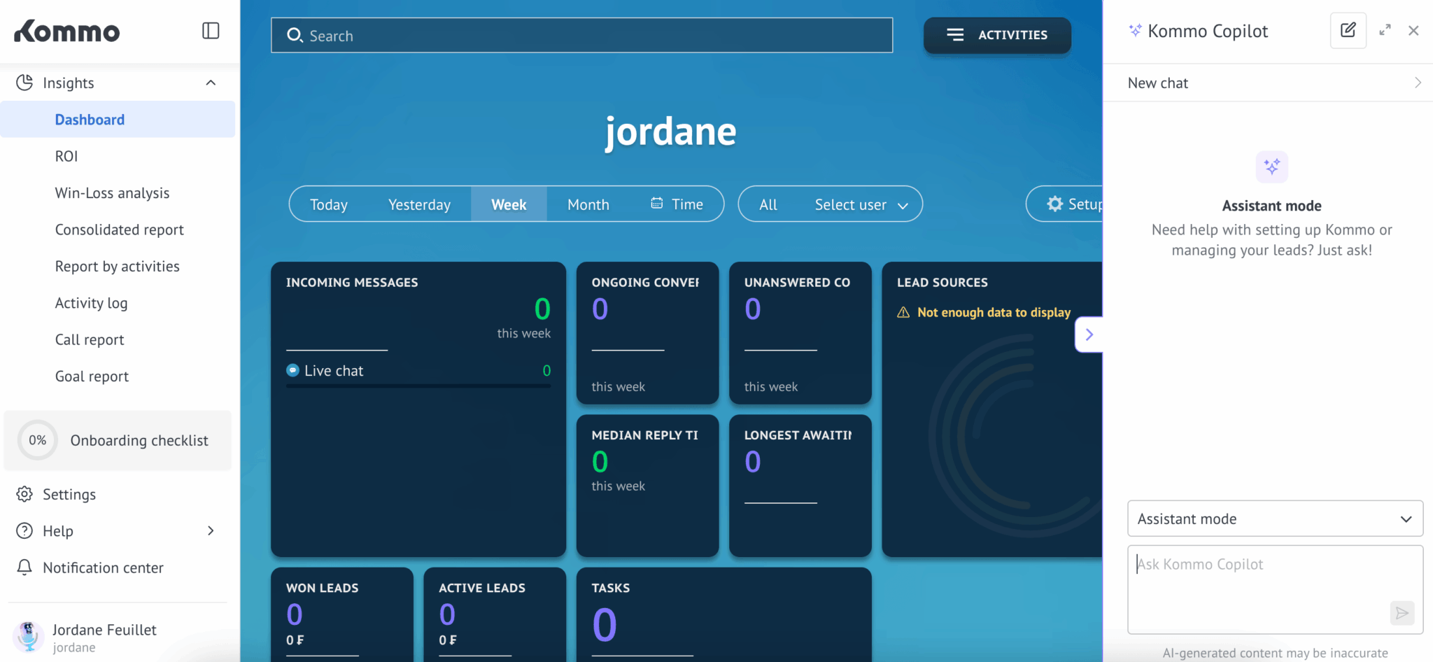 O painel do Kommo, com o painel Copilot aberto à direita