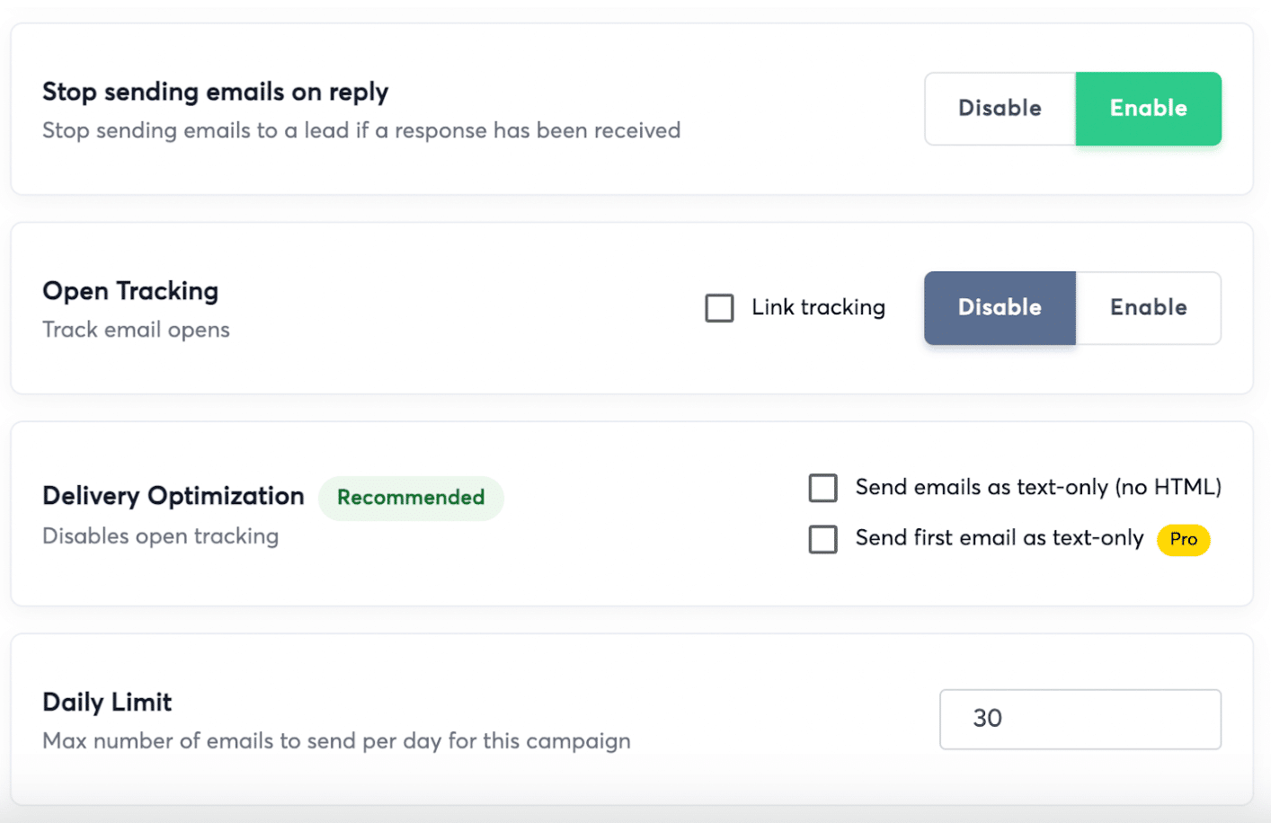 Les options d'une campagne Instantly : arrêt sur réponse, tracking, envoi en texte brut, quota quotidien
