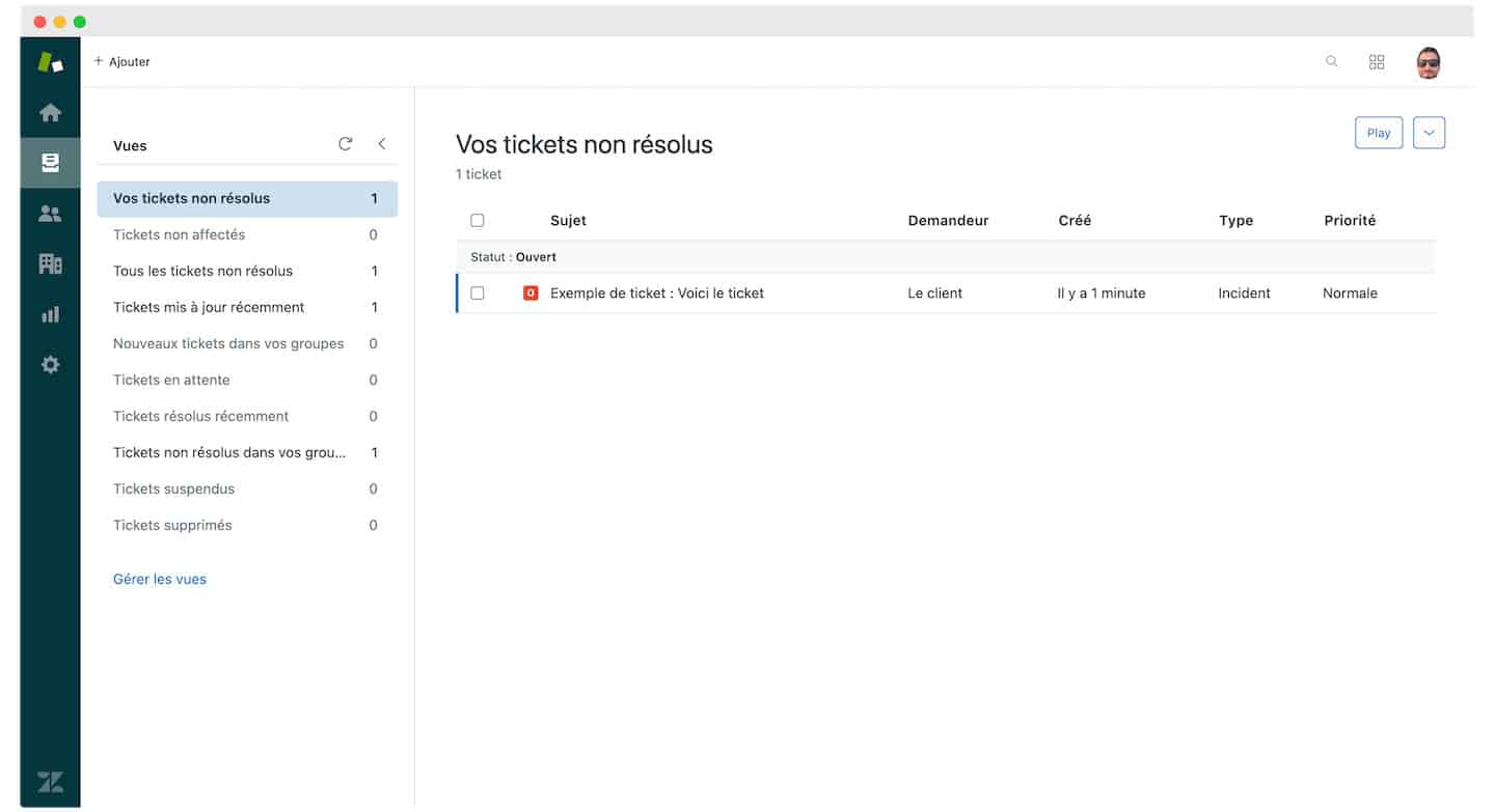 Interface do Zendesk mostrando a visão « Seus tickets não resolvidos » com um ticket de exemplo aberto, do tipo Incidente
