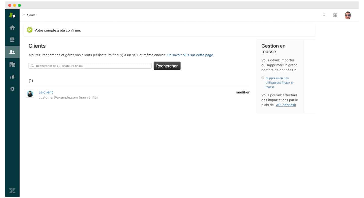 Zendesk, página Clientes com confirmação de conta, busca de usuários finais e ficha customer@example.com não verificada