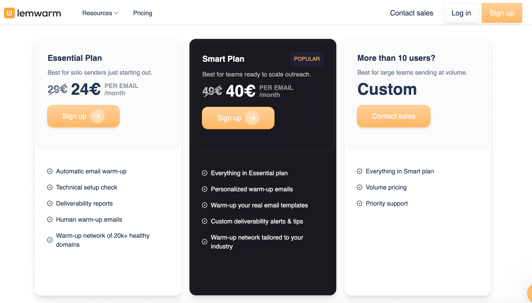 La grille tarifaire de Lemwarm : Essential à 24 €, Smart à 40 € par email et par mois, sur devis au-delà de 10 utilisateurs