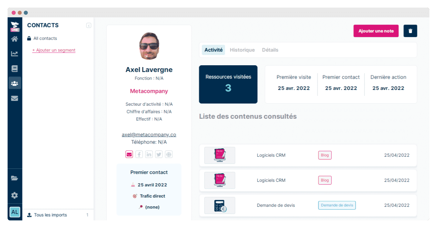 Fiche contact dans Plezi One, avec le médium d'acquisition